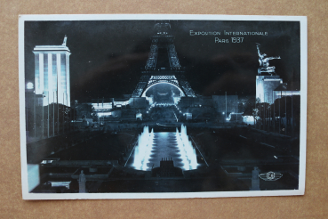 Ansichtskarte AK Paris 1937 Exposition International Weltausstellung Deutscher u Russischer Pavillon Nacht Illumination Architektur Ortsansicht Frankreich France 75 Paris